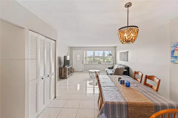 Hallandale Beach, FL 33009,401 Golden Isles Dr #1114