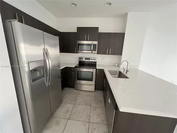 Lauderhill, FL 33313,1020 NW 40th Way