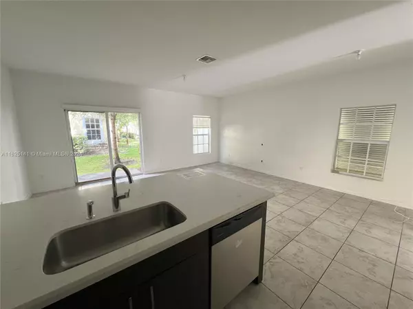 Lauderhill, FL 33313,1020 NW 40th Way