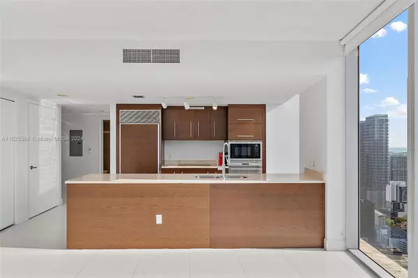 Miami, FL 33131,475 Brickell Ave #4715