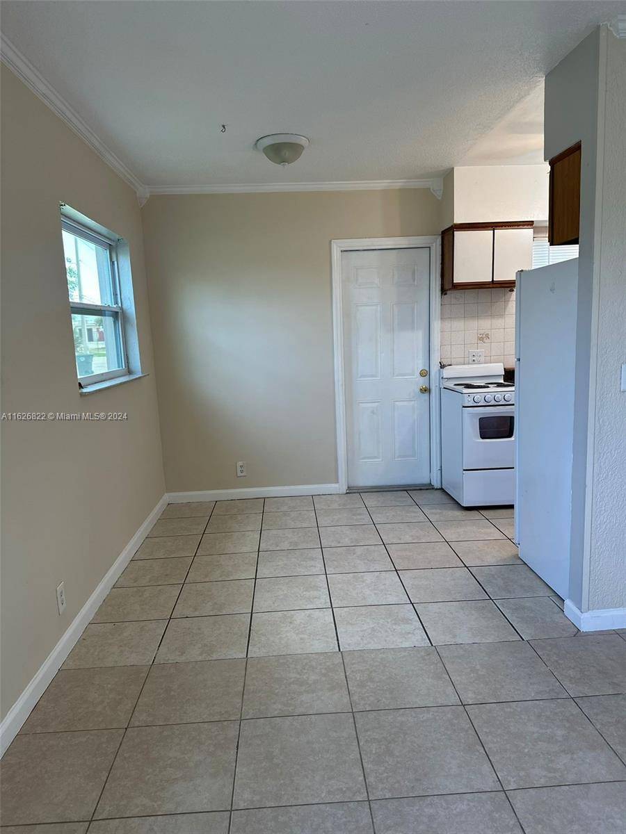 Oakland Park, FL 33334,290 NE 40th St #14
