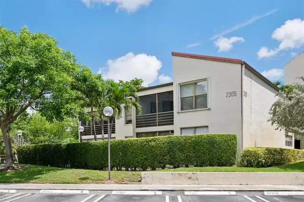 Pompano Beach, FL 33069,2305 S Cypress Bend Dr #104D