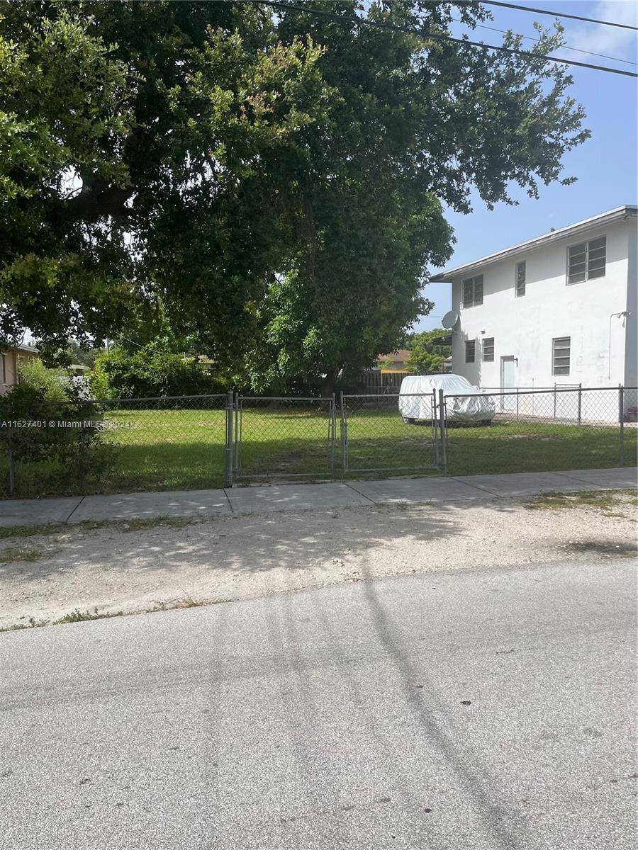 1985 NW 152nd St, Miami Gardens, FL 33054