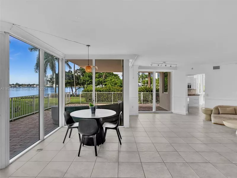 3370 Hidden Bay Dr #113, Aventura, FL 33180
