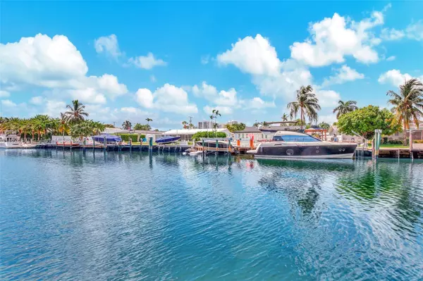 Hallandale Beach, FL 33009,455 Paradise Isle Blvd #307