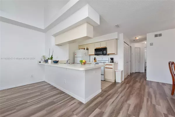 Other, FL 34746,5014 LAGUNA BAY CIRCLE #108
