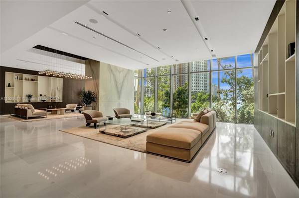 Miami, FL 33131,300 Biscayne Blvd Way #1607