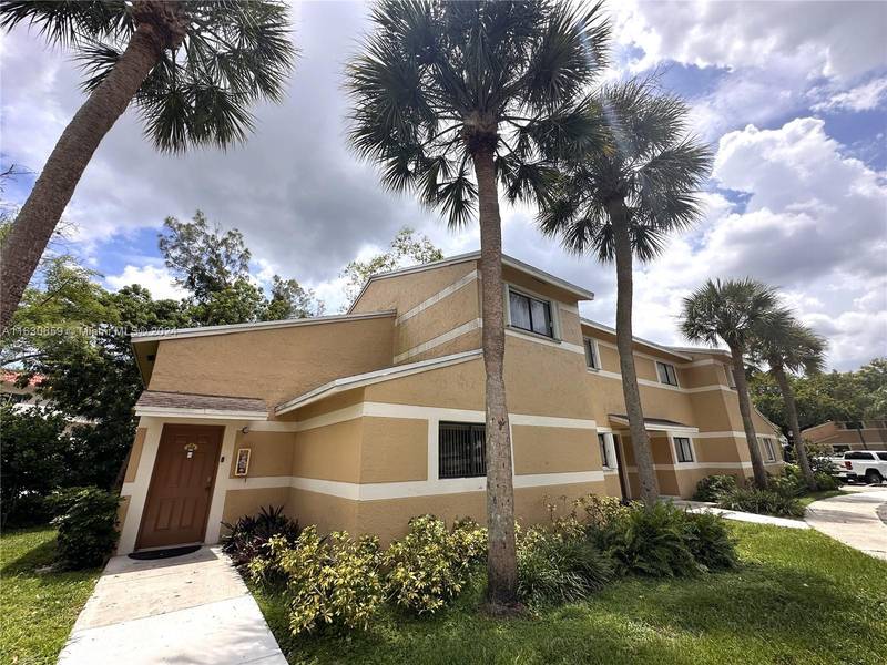 209 Palm Cir East #., Pembroke Pines, FL 33025