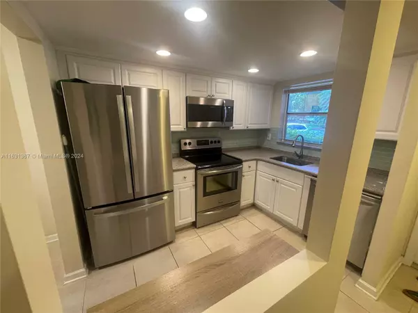Sunrise, FL 33322,9621 Sunrise Lakes Blvd #101