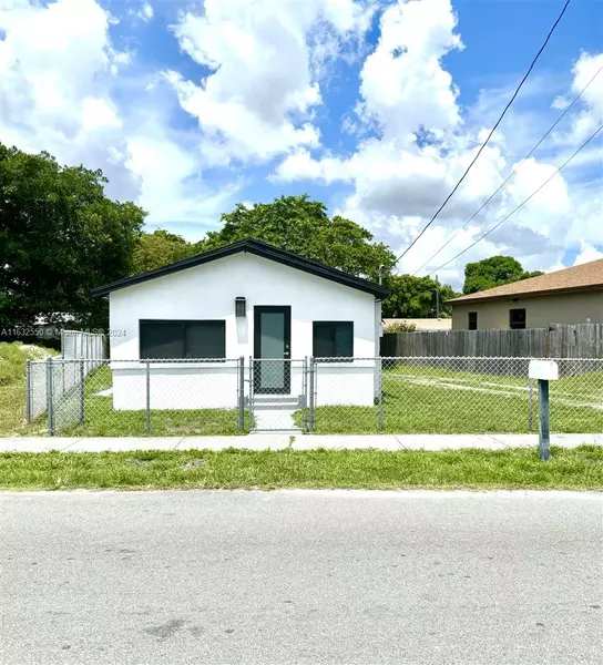 237 NW 7th Ave, Dania Beach, FL 33004