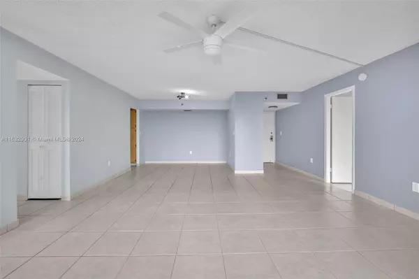 Pembroke Pines, FL 33026,900 Saint Charles Pl #510