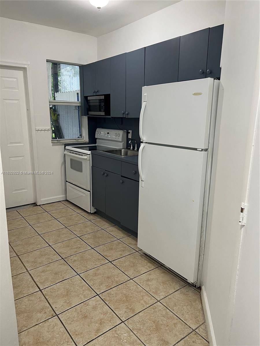 Miami, FL 33128,109 NW 6 th Ave #6