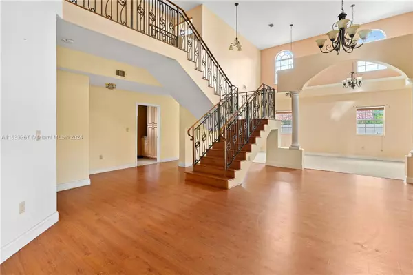 Miami, FL 33165,8921 SW 44th St