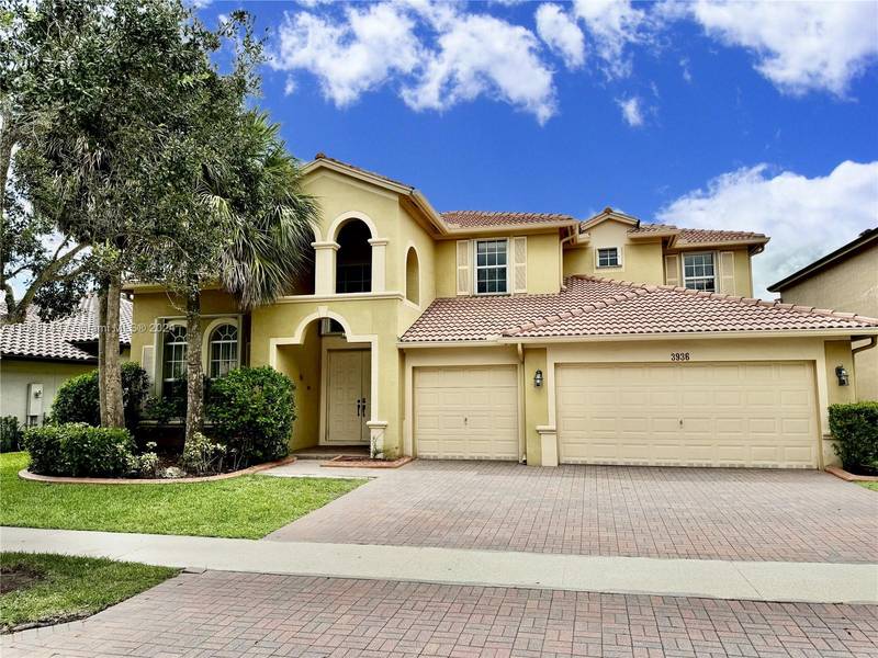 3936 W Gardenia Ave, Weston, FL 33332