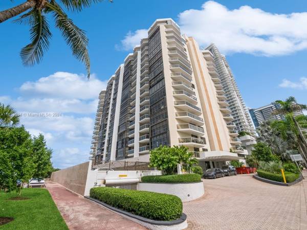 6423 Collins Ave #310, Miami Beach, FL 33141