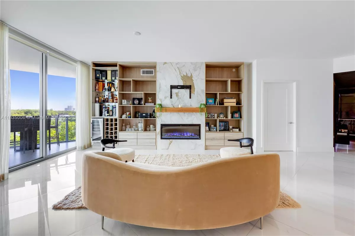 North Miami Beach, FL 33160,17111 Biscayne Blvd #304