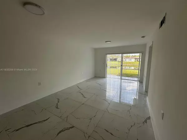 West Palm Beach, FL 33411,1056 Lake Victoria Dr #B