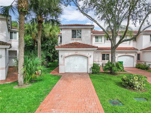 Tamarac, FL 33321,7659 Tamarac Island Circle