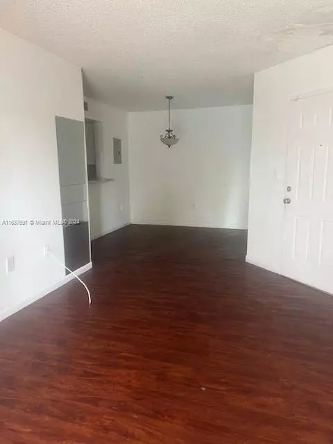 Miami, FL 33193,15231 SW 80th St #208