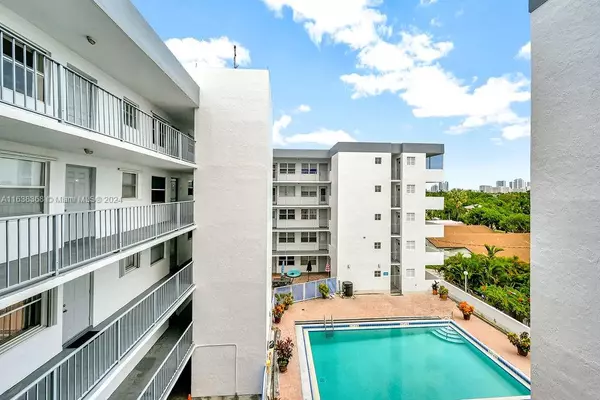 Hollywood, FL 33020,1720 Jefferson St #511