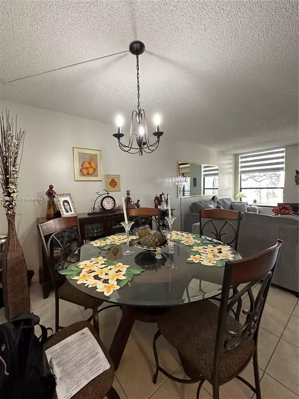 Tamarac, FL 33321,6701 N University Dr #202