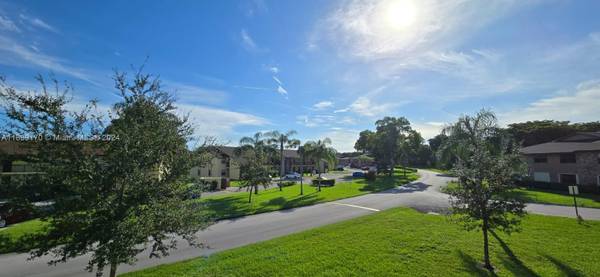 10056 Winding Lake Rd #203, Sunrise, FL 33351