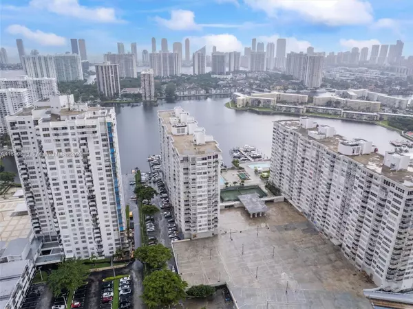 Aventura, FL 33160,18051 Biscayne Blvd #301-1