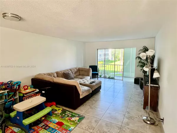 Hollywood, FL 33021,4700 Washington St #209