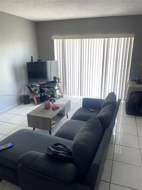 Lauderdale Lakes, FL 33311,3600 NW 21st St #203