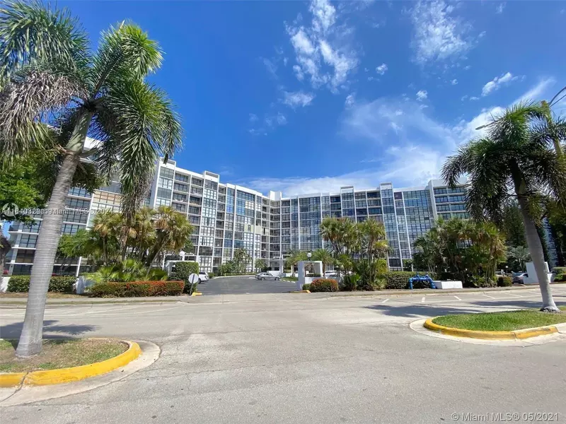 800 Parkview Dr #208, Hallandale Beach, FL 33009