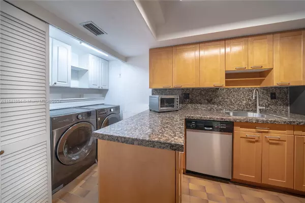 Miami, FL 33180,19212 NE 25th Ave #283D