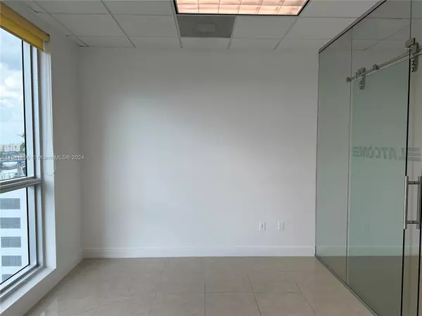 Miami, FL 33130,175 SW 7th St #1214