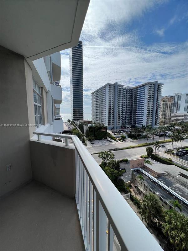 1985 S Ocean Dr #8L, Hallandale Beach, FL 33009
