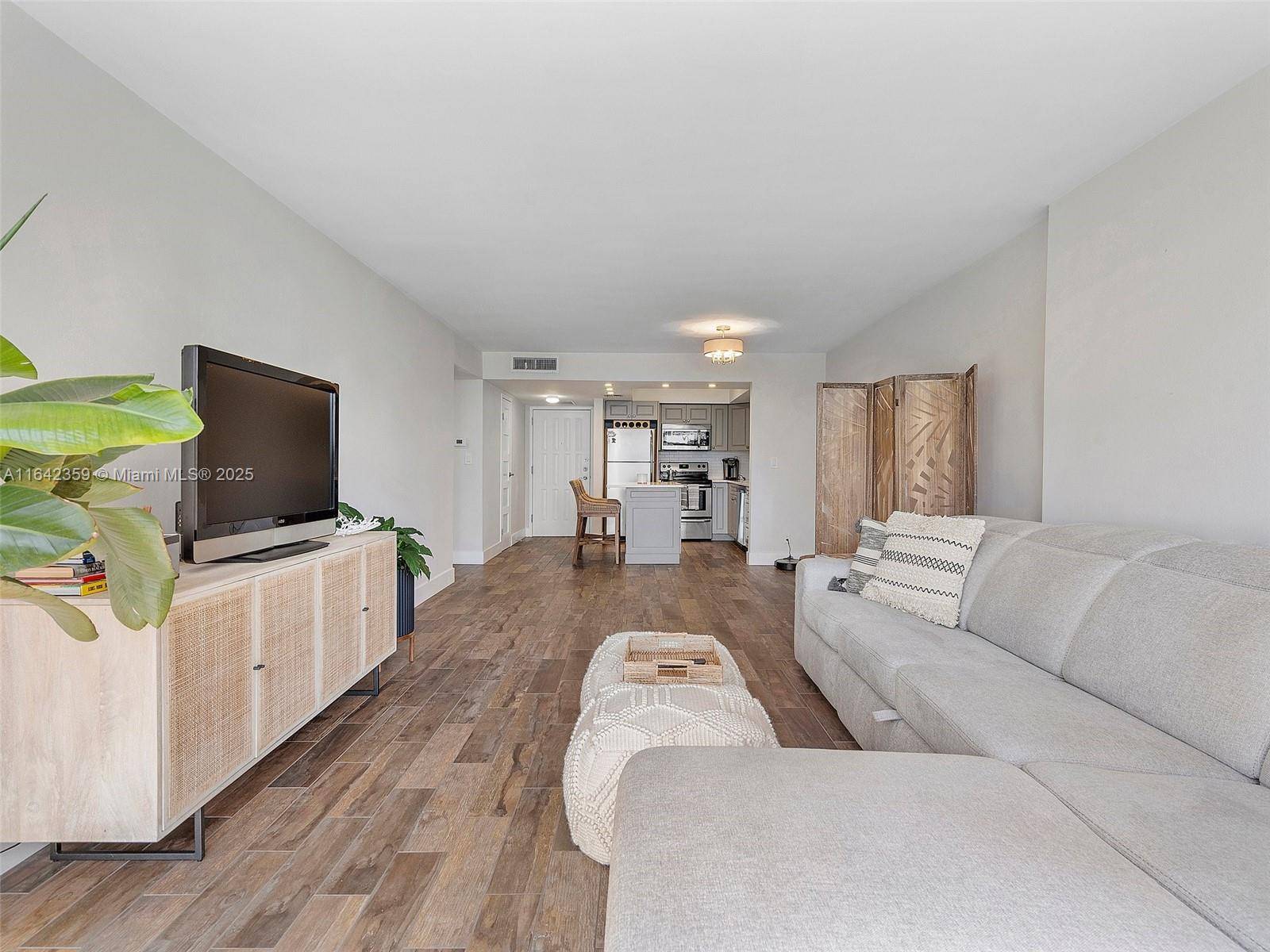 Hallandale Beach, FL 33009,600 Parkview Dr #426