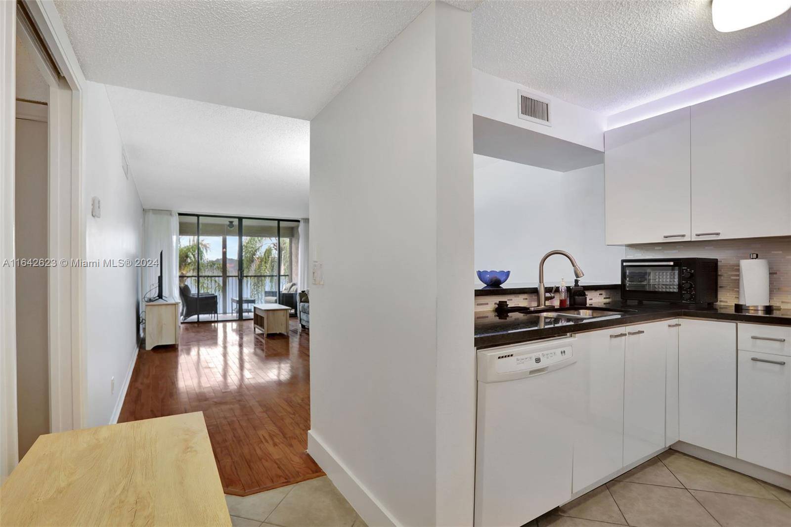 Margate, FL 33063,6219 Coral Lake Dr #207