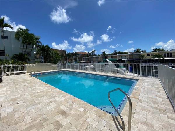 3842 NE 171st St #4, North Miami Beach, FL 33160