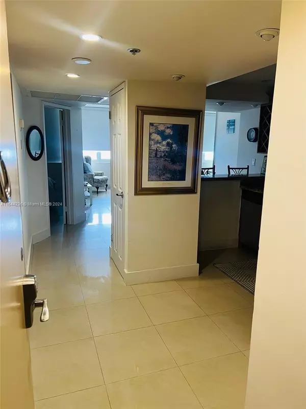 Miami Beach, FL 33139,100 Lincoln Rd #1626