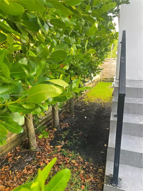 Miami, FL 33127,15 NW 52nd St