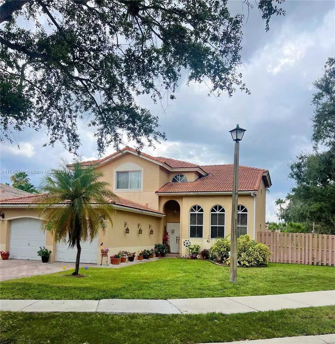 Davie, FL 33325,14422 N Royal Cove Cir