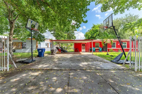 Miami Gardens, FL 33054,3031 NW 163rd St