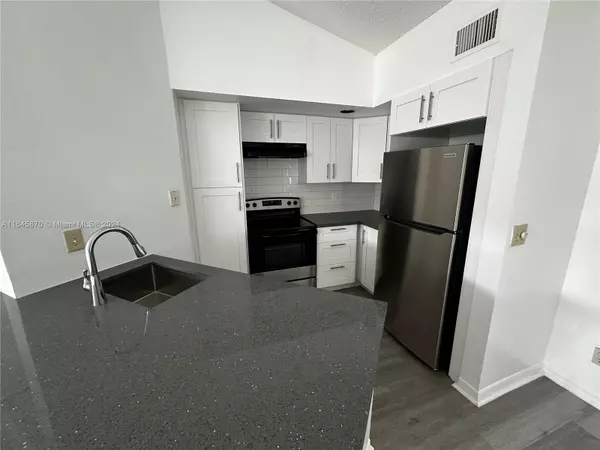 457 Vista Isles Dr #2122, Sunrise, FL 33325