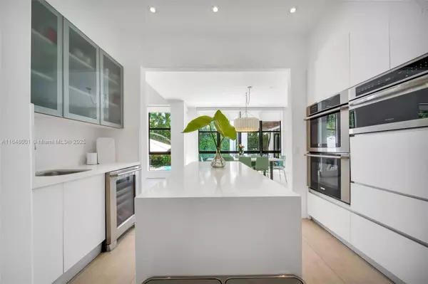 Key Biscayne, FL 33149,561 Hampton Ln