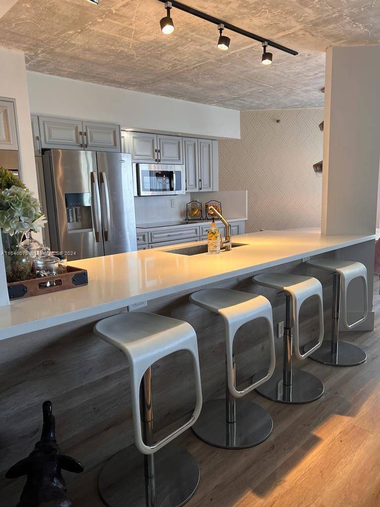 Sunny Isles Beach, FL 33160,16425 Collins Ave #1515