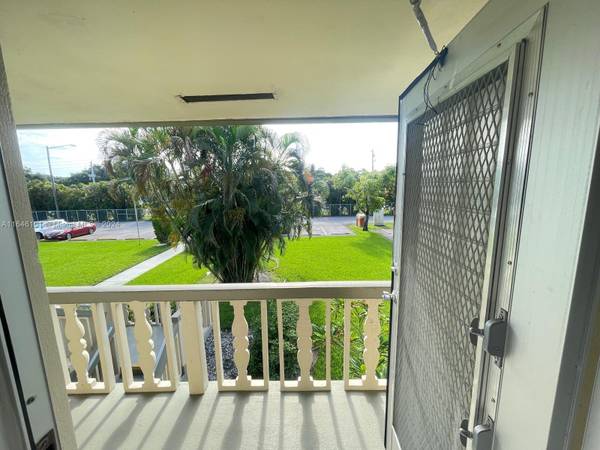 West Palm Beach, FL 33417,301 Norwich M #301