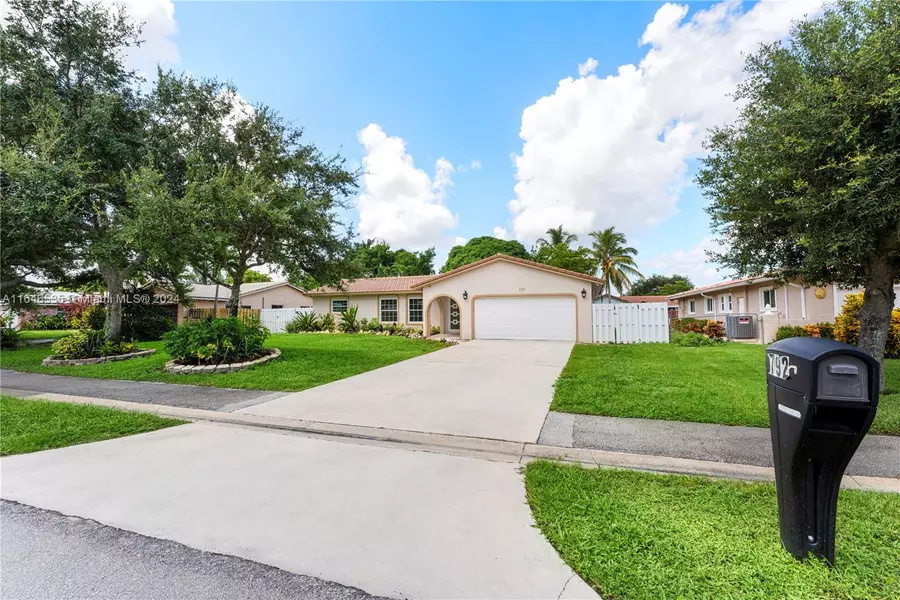 792 Ramblewood Drive, Coral Springs, FL 33071