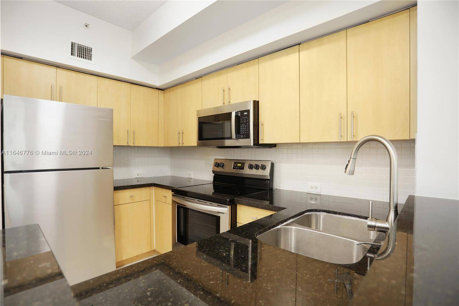 Miami, FL 33180,2941 NE 185th St #1305