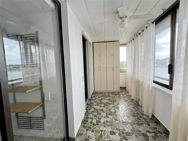 Miami, FL 33179,671 NE 195th St #425-E