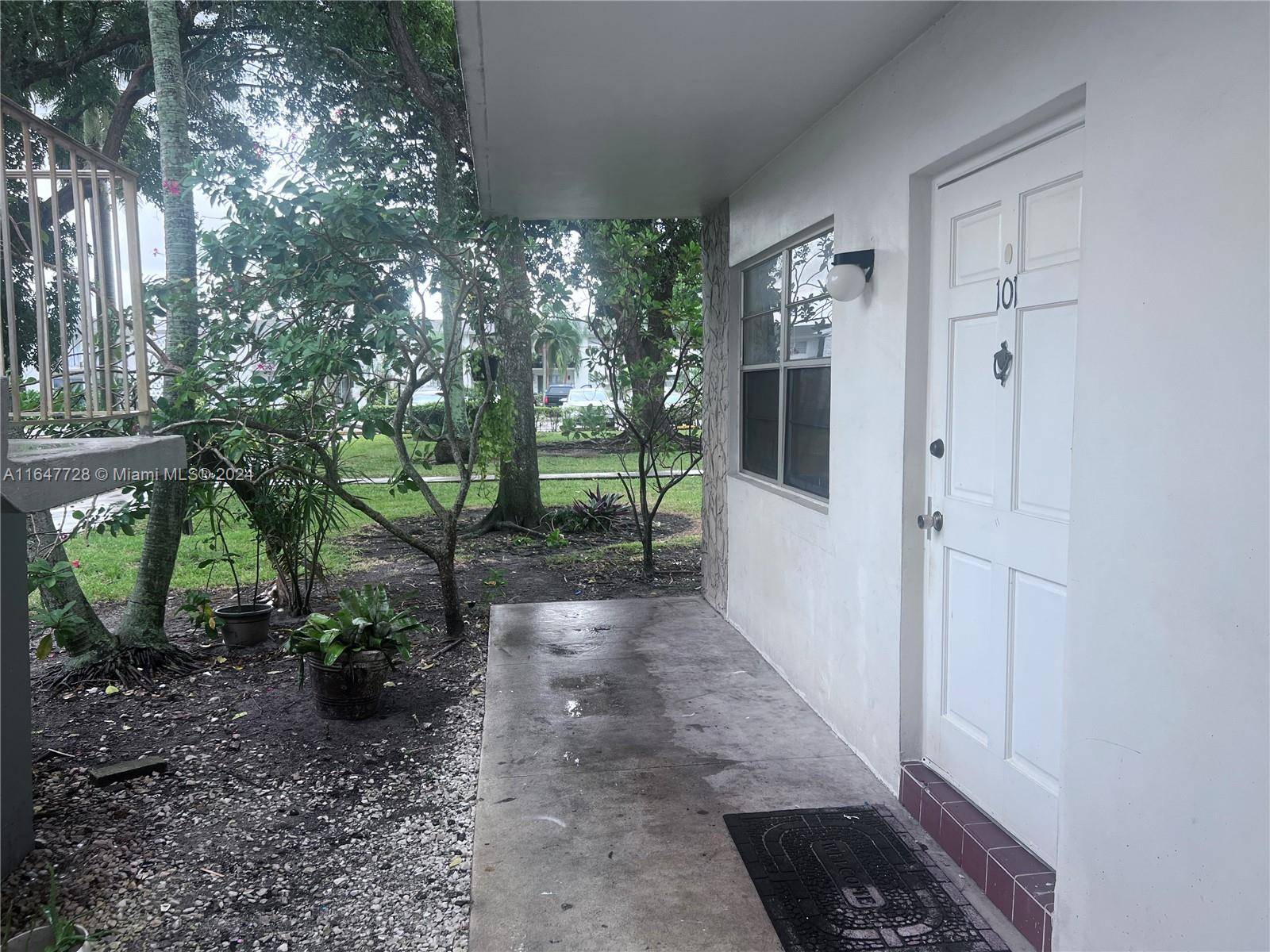 6191 SW 37th St #101, Davie, FL 33314