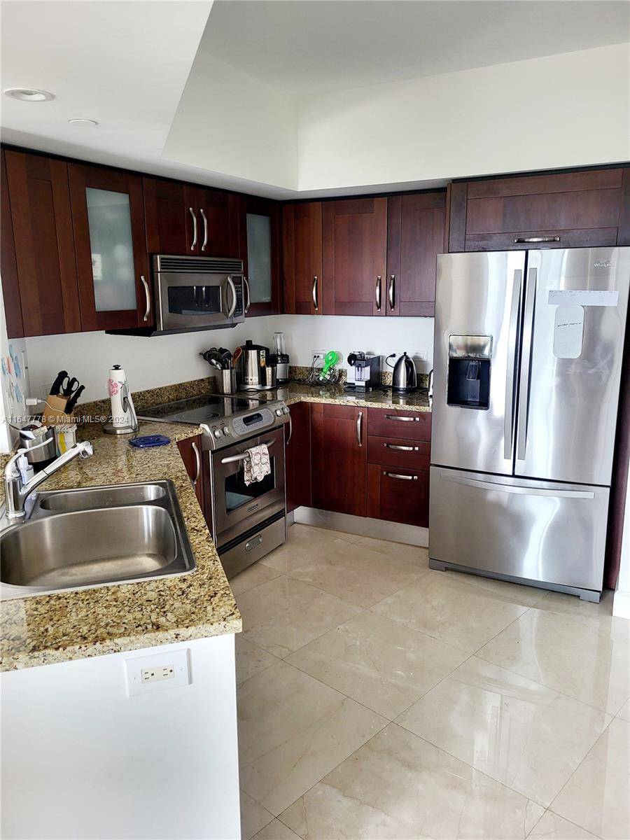 Aventura, FL 33180,19900 E Country Club Dr #1207