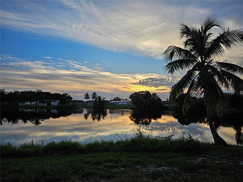 2737 NW 24th Ave, Oakland Park, FL 33311